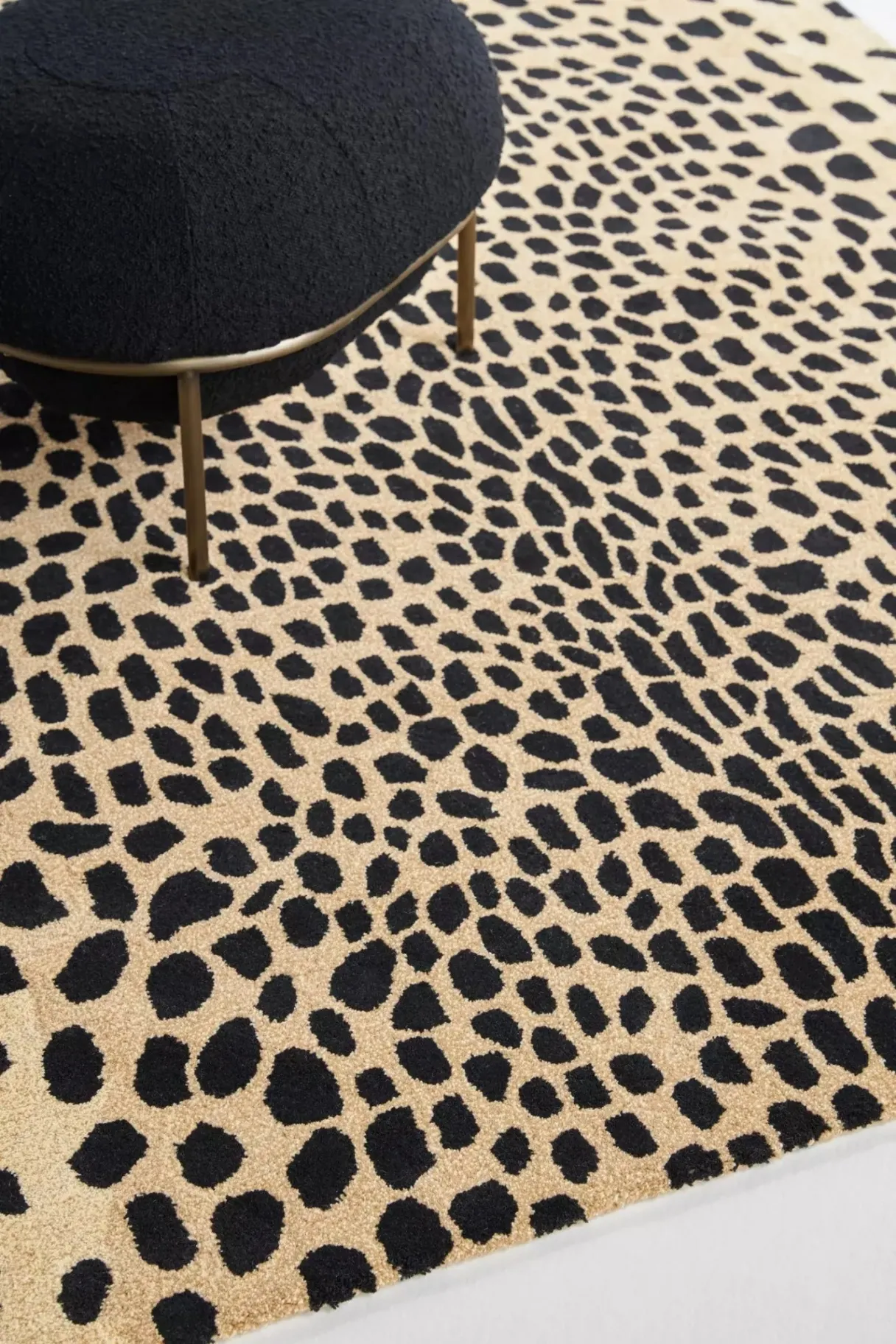 Handmade Luxury Tufted Wool Animal Print Rug