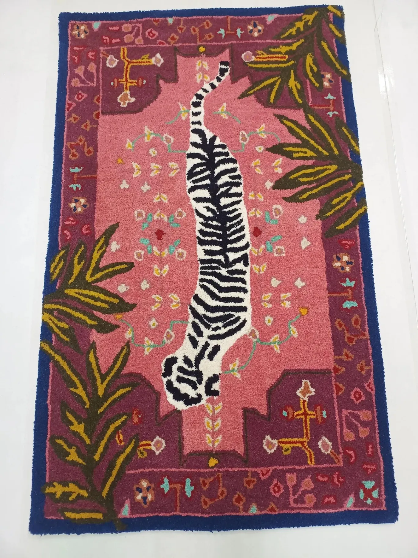 Handmade Pink Tiger Tufted Wool Area Rug