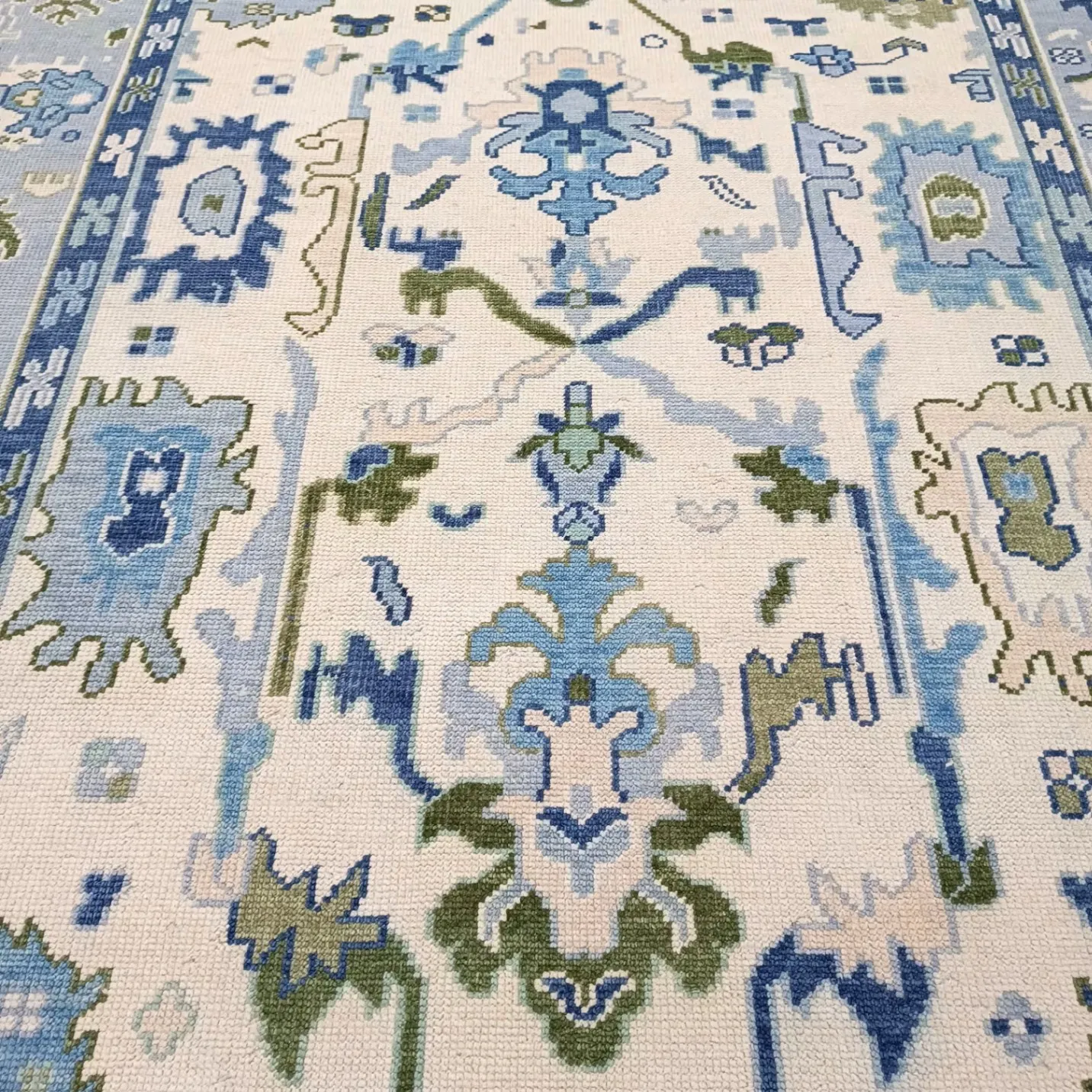Luxury Handmade Knotted Wool Area Rug